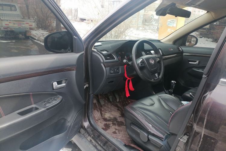 Used Dongfeng Fengon 370 2016 1.5L Manual Luxury 7-Seater Driver Seat