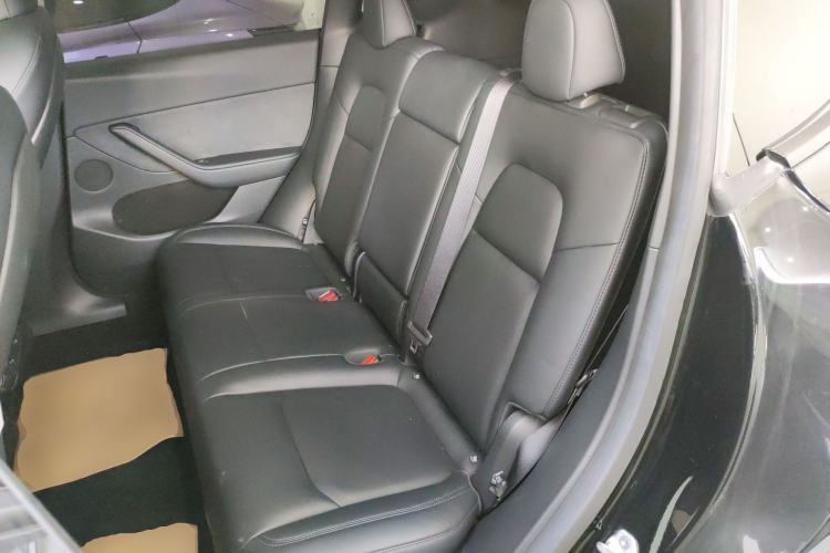 Used Tesla Model Y 2022 Long-Range All-Wheel-Drive Version Left Rear Seat