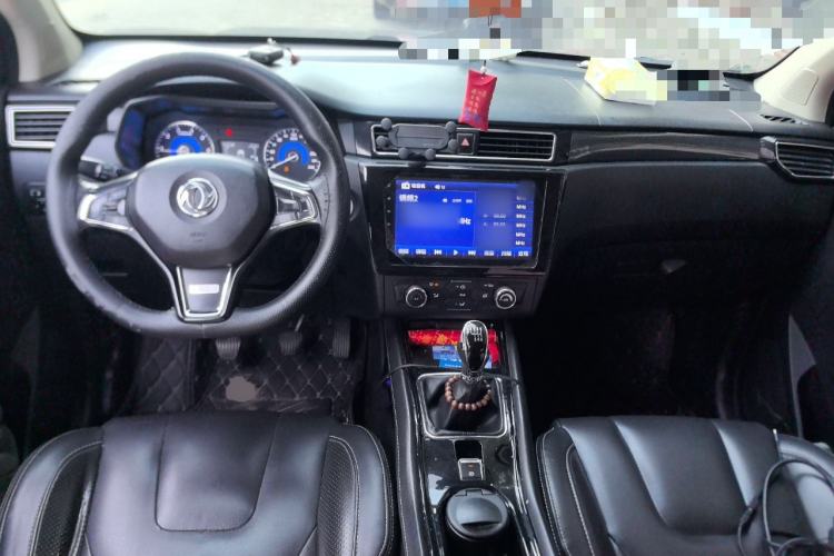 Used Dongfeng Fengon 580 2017 1.5T Manual Luxury Model Center Console
