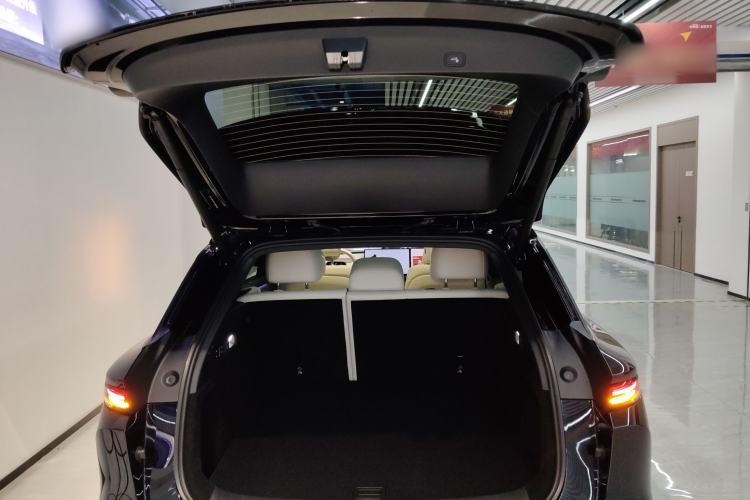 Used Li Auto i6 2025 Model Four-Wheel-Drive Standard Type
