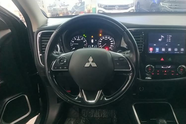 Used Mitsubishi Outlander 2019 2.0L Two-Wheel Drive Comfort Edition 5 Seats China V Standard Steering Wheel