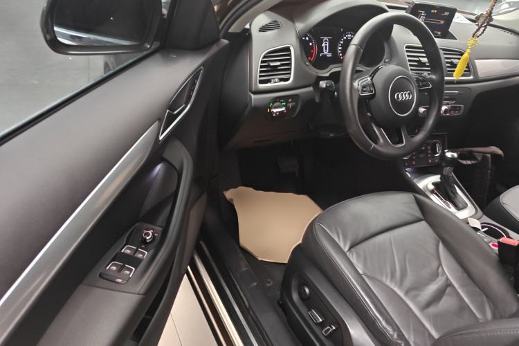 Used Audi Q3 2017 35 TFSI Style Edition Driver Seat