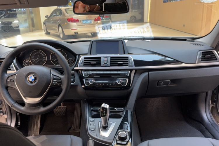 Used BMW 3 Series 2016 316Li Fashion Model
