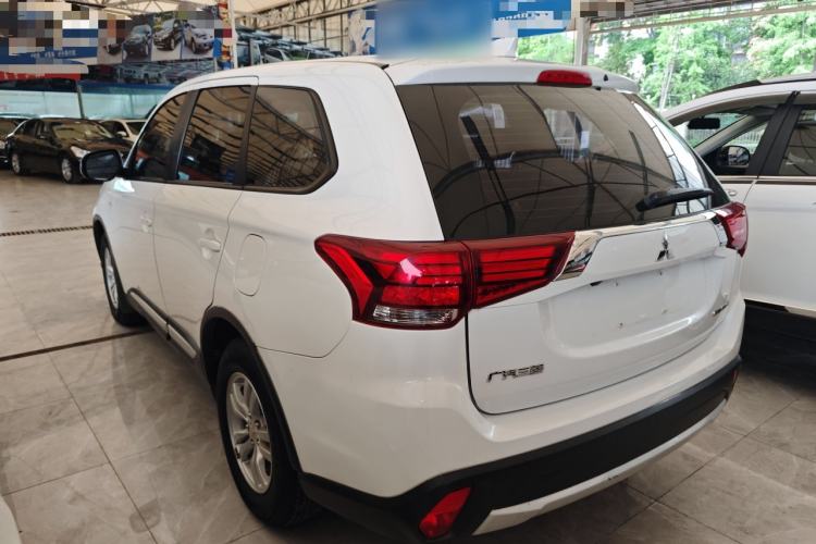 Used Mitsubishi Outlander 2018 2.0L Two-Wheel Drive Fashion Edition 5 Seats Exterior 2
