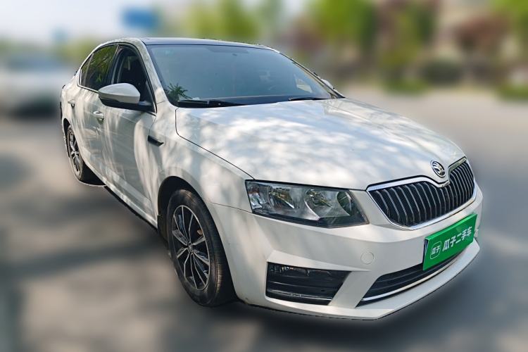 Used Skoda Octavia 2017 1.6L Automatic Smart Drive Edition Front Right 45 Deg