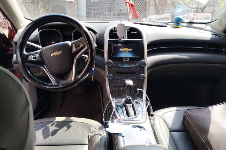 Used Chevrolet Malibu 2012 2.4L Automatic Luxury Edition Center Console