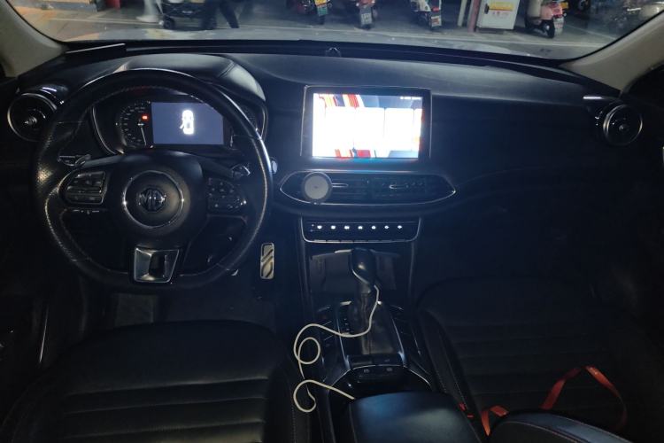 Used MG HS 2018 20T Automatic Two-Wheel Drive Hormone Passion Edition China V Standard Center Console
