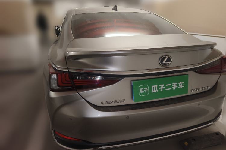 Used Lexus ES 2022 300h Deluxe Edition
