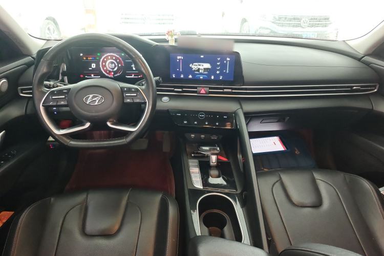 Used Hyundai Elantra 2021 1.5L CVT LUX Prestige Edition Center Console