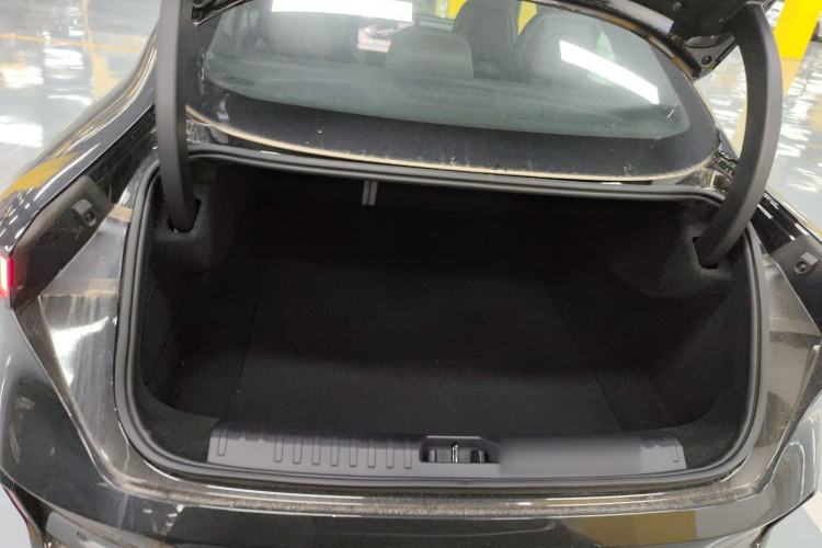 Used Lynk & Co 07 2024 EM-P 126 Long-Range Halo Trunk