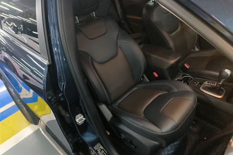 Used Jeep Cherokee 2020 2.0L Two-Wheel Drive Classic Sports Edition