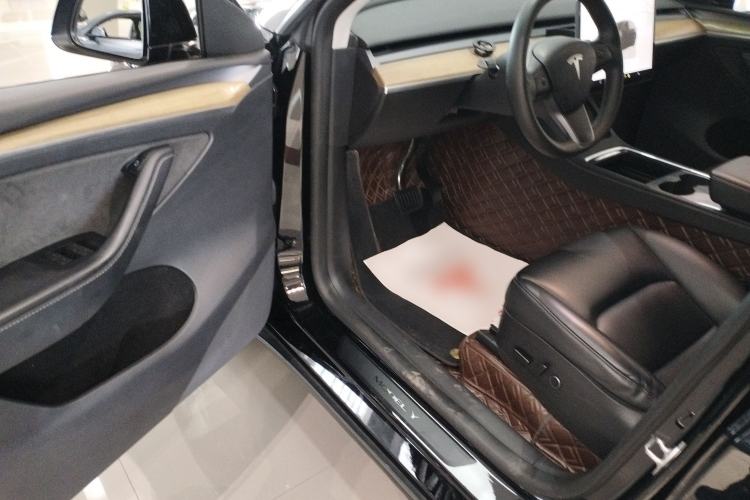 Used Tesla Model Y 2023 Long-Range All-Wheel-Drive Version