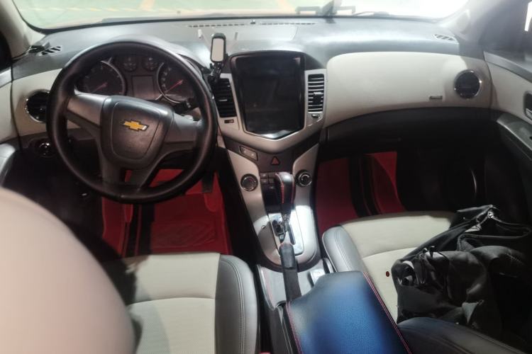 Used Chevrolet Cruze 2015 1.5L Classic SE AT Center Console