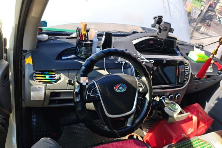 Used SAIC MAXUS Xintu V80 2021 2.0T Manual Classic City Delivery King Long Wheelbase Mid-Roof 3 Seats