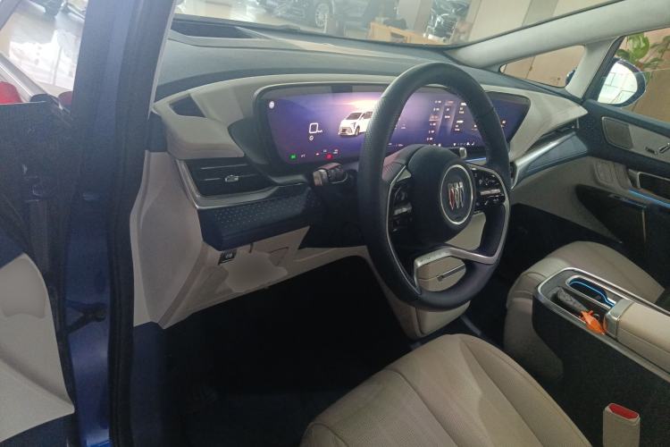 Used Buick Century 2025 2.0T Seven-Seater Yinshi Edition Center Console