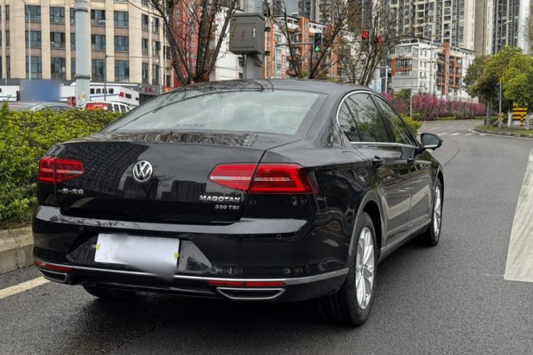 Used Volkswagen Magotan 2018 Facelift 330TSI DSG Luxury Model Exterior 2
