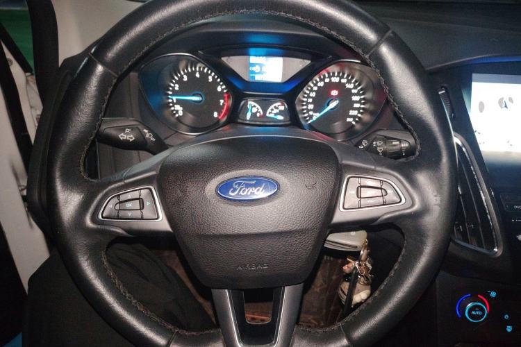 Used Ford Focus 2017 Sedan 1.6L Automatic Fashion Edition Smart Drive Version Steering Wheel