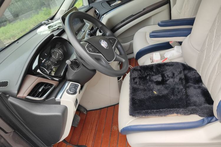 Used Buick GL8 2023 Land Executive Class Comfort Model
