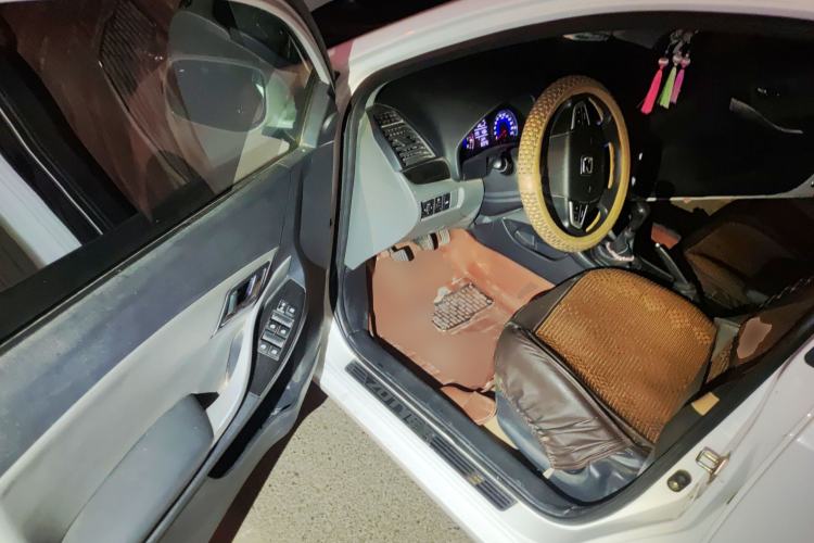 Used Zotye Z300 2014 New Vision 1.5L Manual Luxury Model
