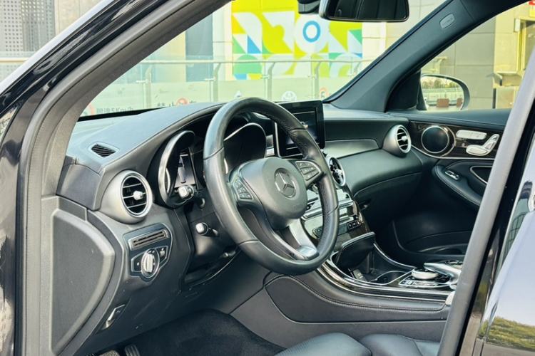 Used Mercedes-Benz GLC 2019 GLC 260 L 4MATIC Dynamic Model