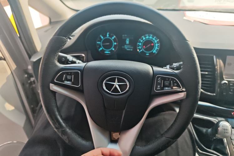 Used JAC Refine M5 2014 1.9T Diesel Manual Business Edition
