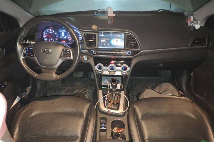 Used Hyundai Elantra (6th Generation / Lingdong) 2019 1.5L CVT Smart & Luxurious Trim Center Console