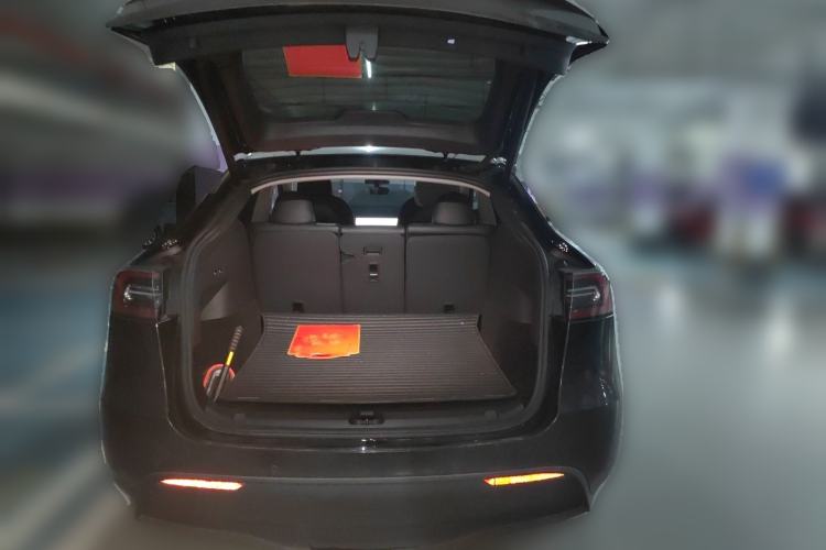 Used Tesla Model Y 2021 Standard Range Rear-Wheel Drive Version Trunk