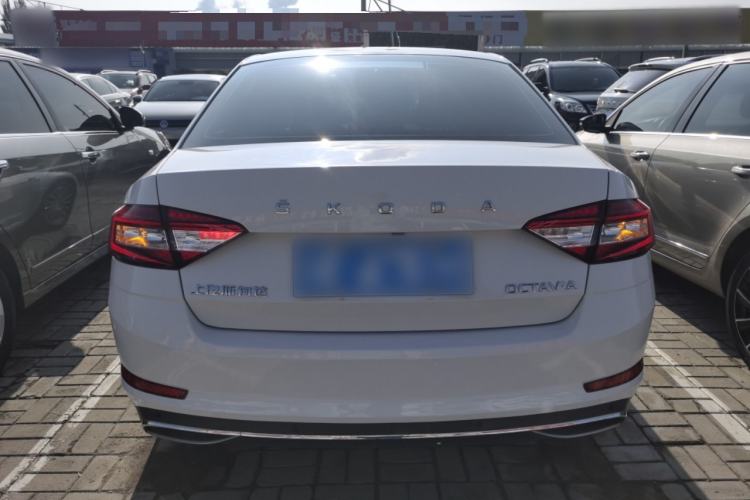 Used Skoda Octavia 2019 1.5L Automatic Smart Drive Luxury Edition China VI Standard Rear