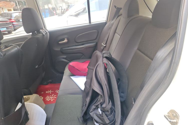 Used Venucia R50 2014 1.6L Automatic Splendid Edition