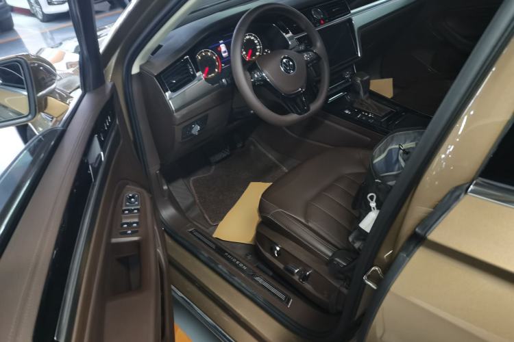 Used Volkswagen Phideon 2021 380TSI Luxury Edition Left Front Seat