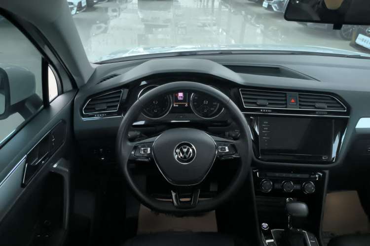 Used Volkswagen Tiguan L 2021 330TSI Automatic Two-Wheel Drive Smart Edition