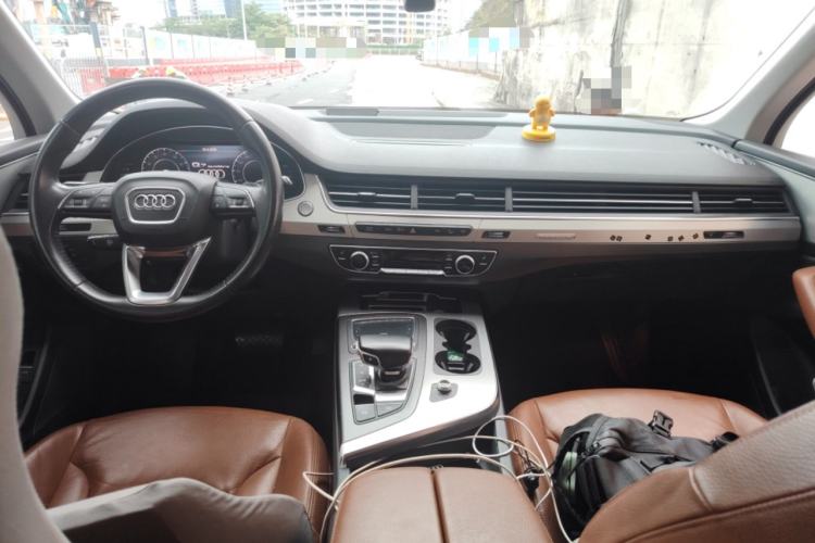 Used Audi Q7 2018 40 TFSI S line Sport Edition Center Console