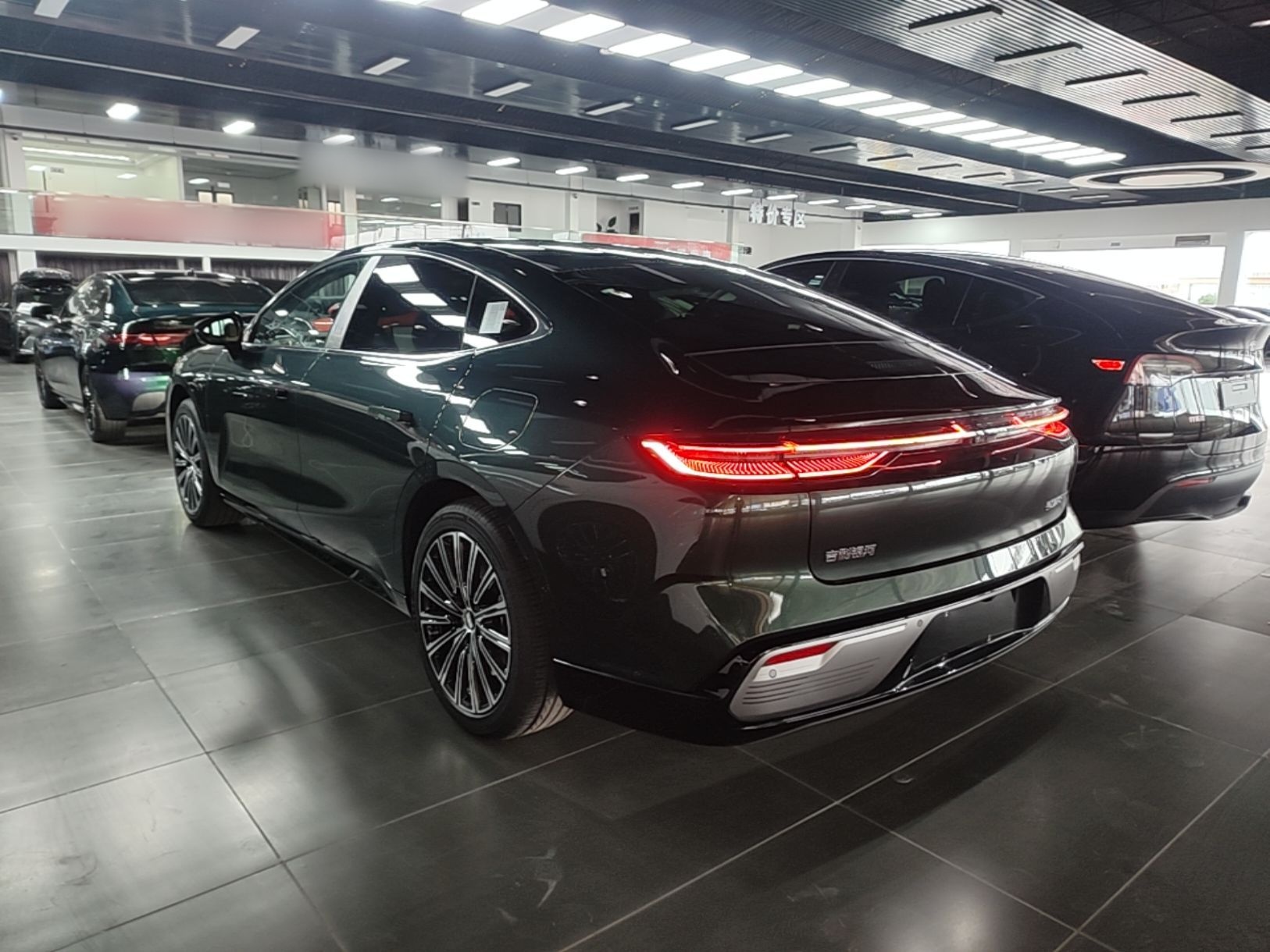 Geely Galaxy 8 2026 Model 225km EM-i Long-Range Galaxy Edition — снимка 4