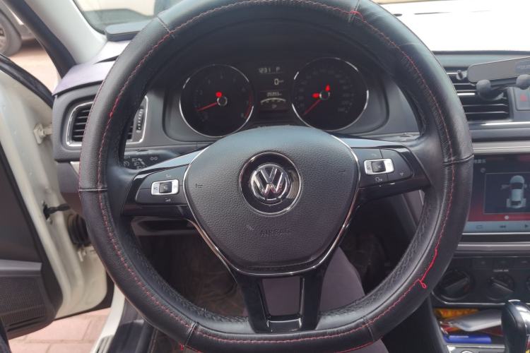 Used Volkswagen Lavida 2017 1.6L Automatic Comfort Edition Steering Wheel