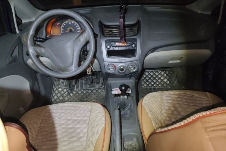 Used Chevrolet Sail 2010 Sedan 1.2L Manual Warm Edition Center Console