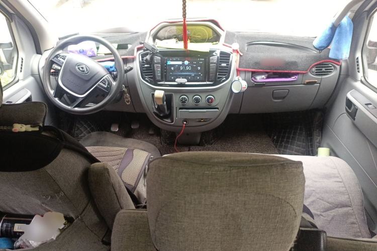 Used SAIC MAXUS Xintu V80 2019 2.5T Classic Edition 6-Speed Manual – Aoyuntong Modified Version Short Wheelbase Mid-Height Roof 5/6 Seats
