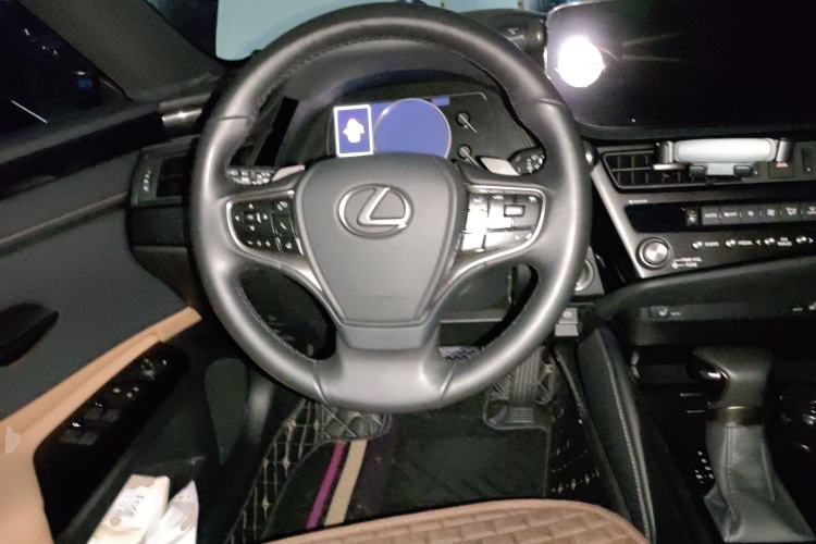 Used Lexus ES 2023 200 Excellence Edition
