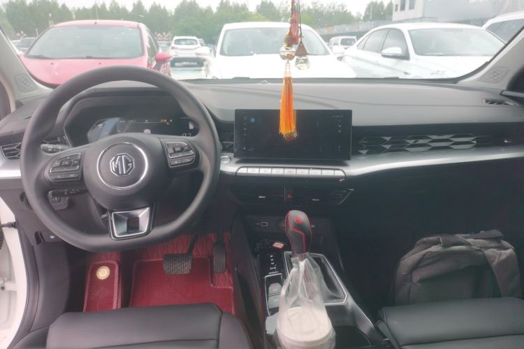 Used MG 5 2023 180 DVVT CVT Luxury Edition Center Console