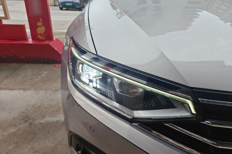 Used Volkswagen Magotan 2020 330TSI DSG Leading Model Right Front Headlight