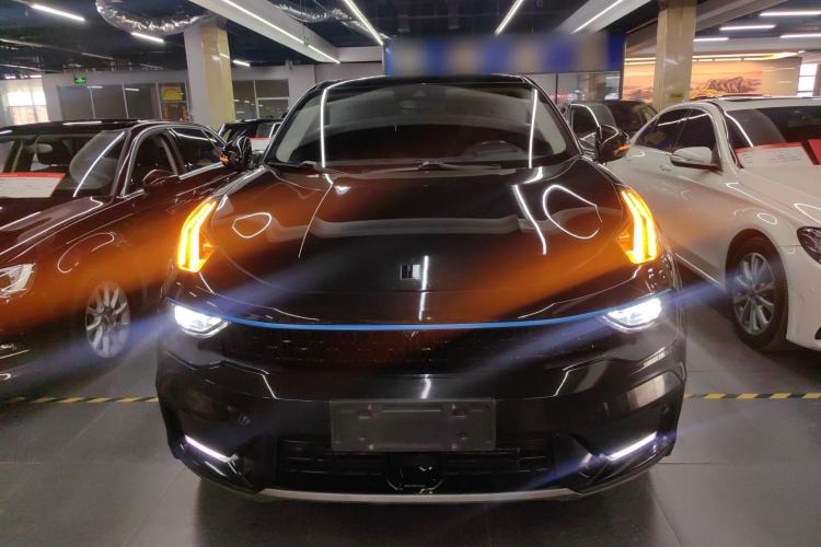 Used Lynk & Co 05 2022 2.0TD Two-Wheel Drive Shine Halo Contrast-Colored Wheel Version