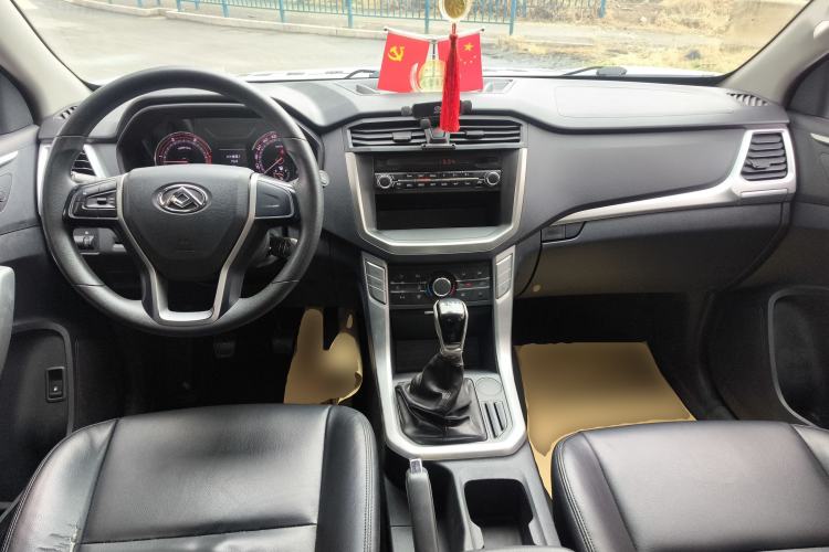 Used SAIC MAXUS T60 2022 5th Anniversary Edition 2.0T Diesel Manual Two-Wheel Drive High Ground Clearance Comfortable Version with Extended Cabin
