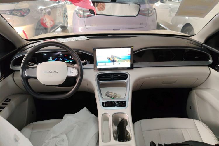 Used Geely Galaxy Geome 2026 Model 410km Carefree Edition Center Console