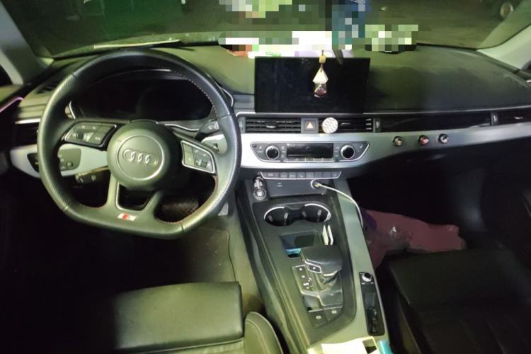 Used Audi A4L 2022 40 TFSI Luxury Dynamic Model Center Console