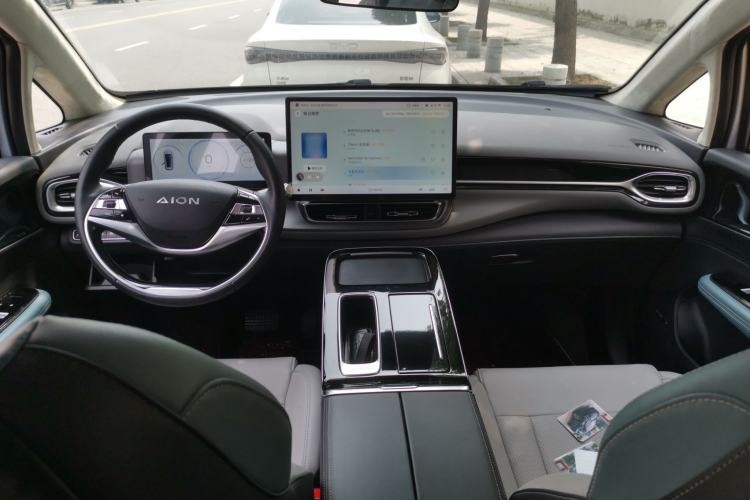 Used AION V 2023 Plus 70 Super Fast Charging Version Ternary Lithium
