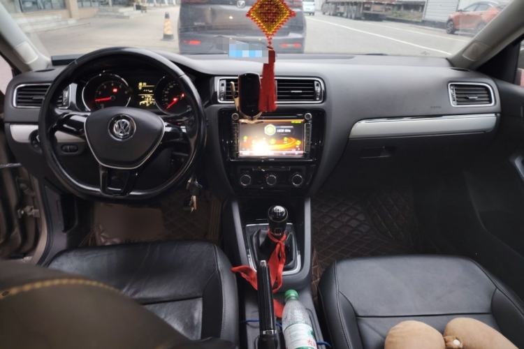 Used Volkswagen Sagitar 2015 1.6L Manual Comfort Model
