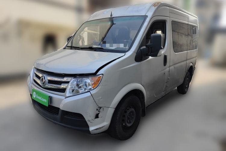 Used Dongfeng Yufeng 2018 2.3TA100 Standard Edition Logistics Vehicle Short Wheelbase Mid-Roof Design 5-9 Seater Powered by WP2.3