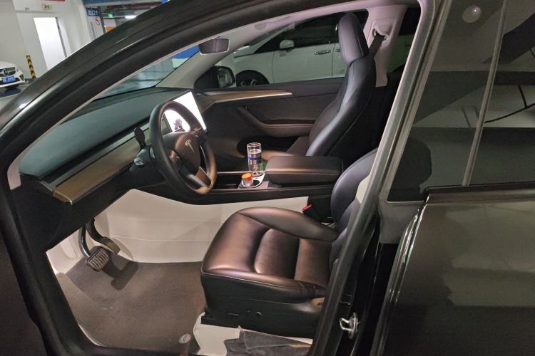 Used Tesla Model Y 2023 Long-Range All-Wheel-Drive Version
