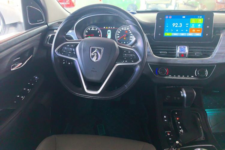 Used Baojun 730 2017 1.5T DCT Flagship Model 7 Seats China V Emission Standard Steering Wheel