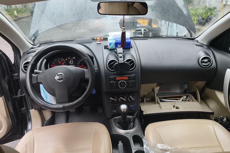 Used Nissan Qashqai 2011 1.6XE Wind 5MT 2WD Center Console