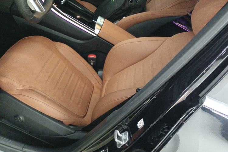 Used Mercedes-Benz GLC 2024 Refreshed GLC 300 L 4MATIC Dynamic Version 5 Seats
